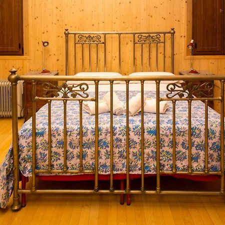 Libera Universita Di Alcatraz Guest House Morleschio Екстериор снимка